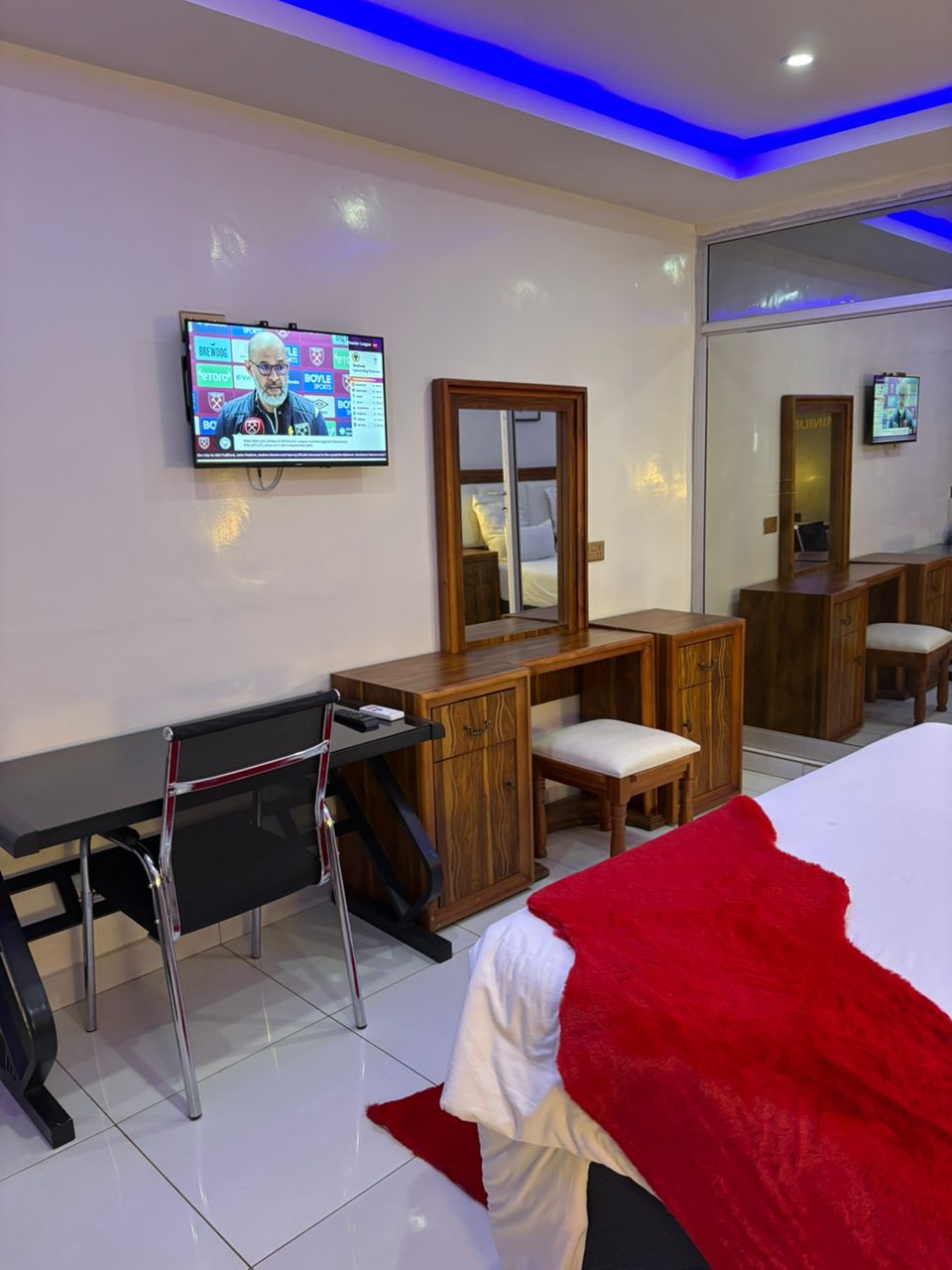 Deluxe Room Front $50